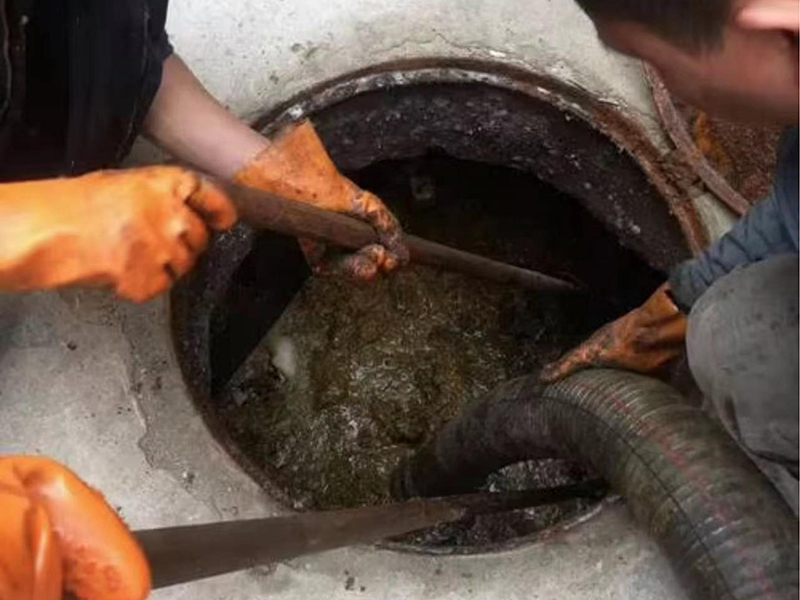 泰山清理化粪池时如何避免沼气的危害?